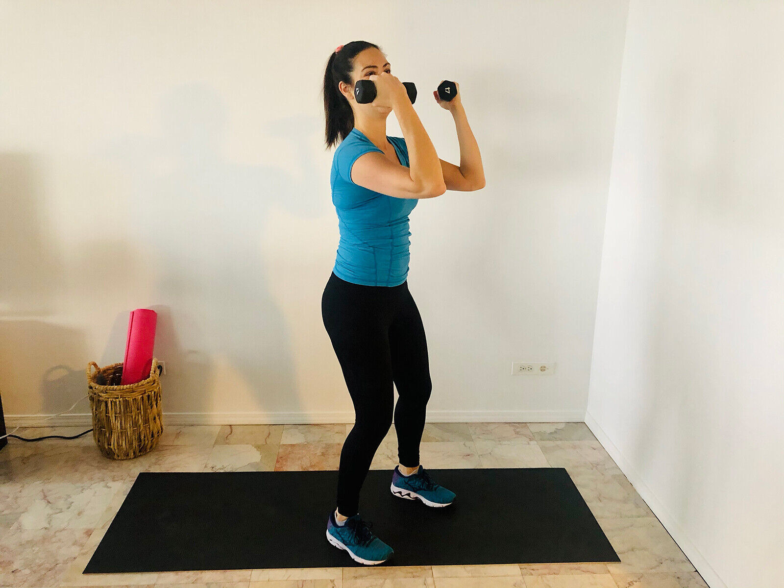 Most common mistakes in online workouts that cause pain or injury